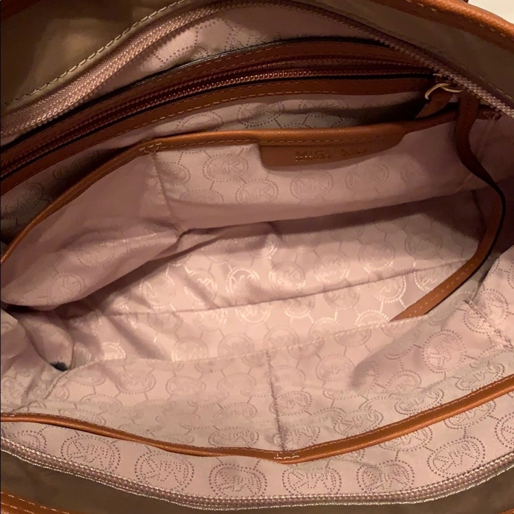 Purse - Picture 3 of 4